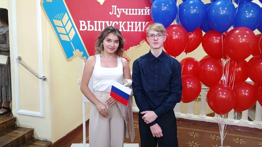 Среди лучших выпускников Алтайского края – бывшие школьники Белокурихи