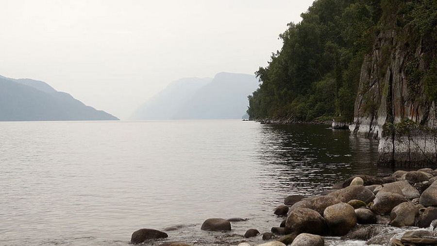 Пилот упавшего в Телецкое озеро вертолета считает, что виной тому была молния