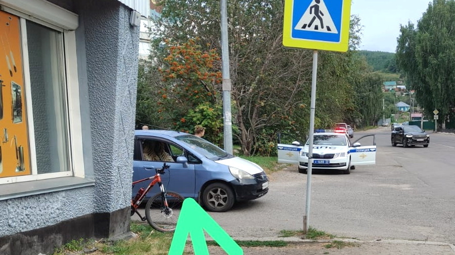 В Белокурихе невнимательный водитель сбил подростка на велосипеде