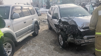 Без адвоката даже в трубку дышать не буду. Пьяный водитель сбил двоих пешеходов и снес шесть авто в Бийске