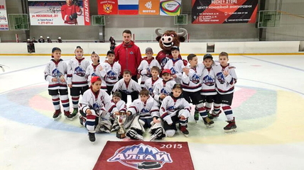 Благодаря тренеру из Белокурихи команда школы по хоккею «Алтай» выиграла золото на турнире «Ледокол»