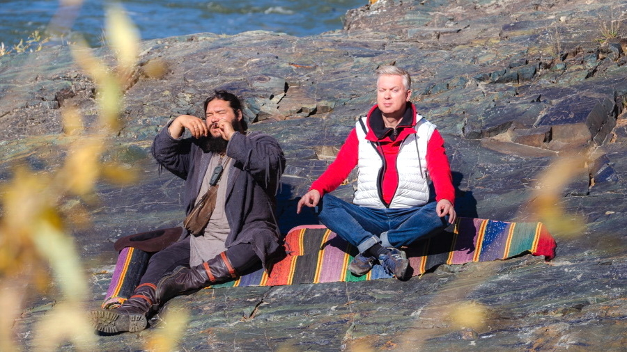 Сергей Светлаков снялся в клипе алтайского исполнителя этно-музыки