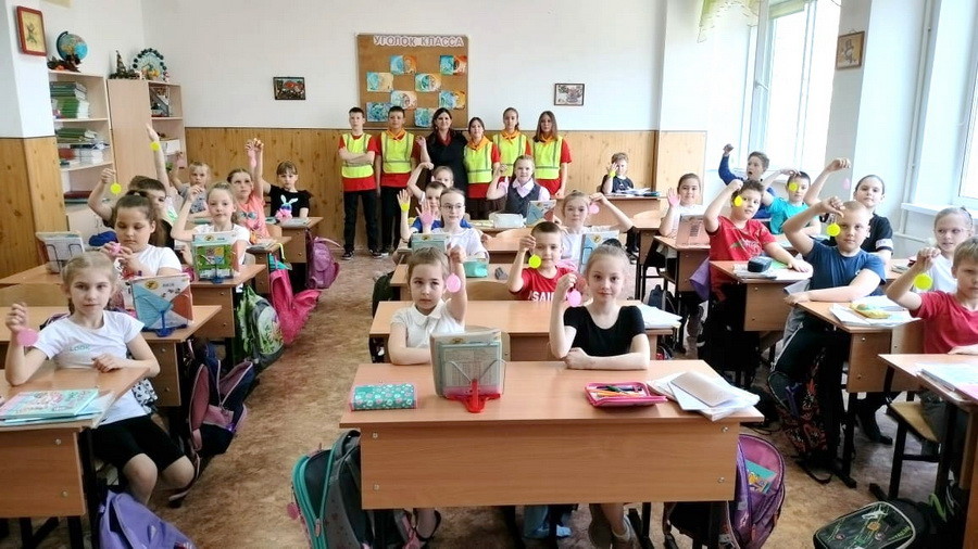 ГИБДД Белокурихи и ЮИДовцы школы №2 провели мероприятие «Стань заметней на дороге»