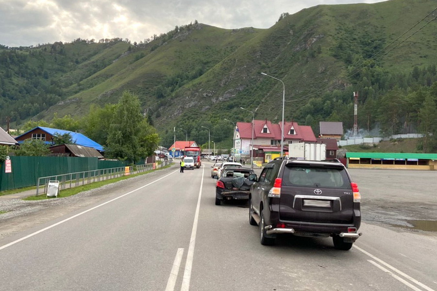 Погода в манжероке на неделю. Горно Алтайск Манжерок. Авария Алтай Манжерок. ДТП В Республике Алтай Соузга. Подъемник в Манжероке.